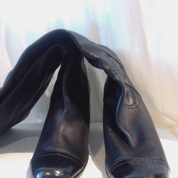 Knee high Chanel boots - Picture 4 of 4